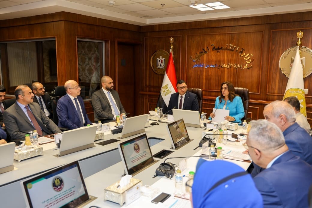 Simplifying the procedures for issuing various licenses in the governorates